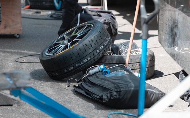愛車のタイヤいつ替えた タイヤ交換のタイミングと長持ちさせる4つのコツ カーコンビニ倶楽部 愛車のタイヤいつ替えた タイヤ交換のタイミングと長持ちさせる4つのコツ カーコンビニ倶楽部