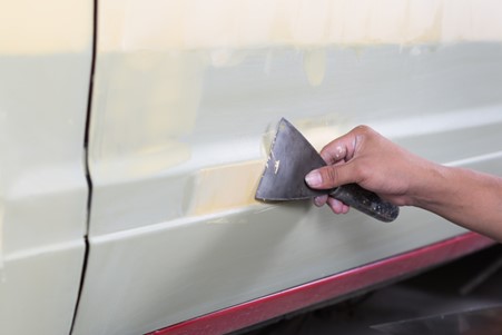 車のへこみ修理は自分でできる？費用相場やDIYでの直し方を解説｜カー 
