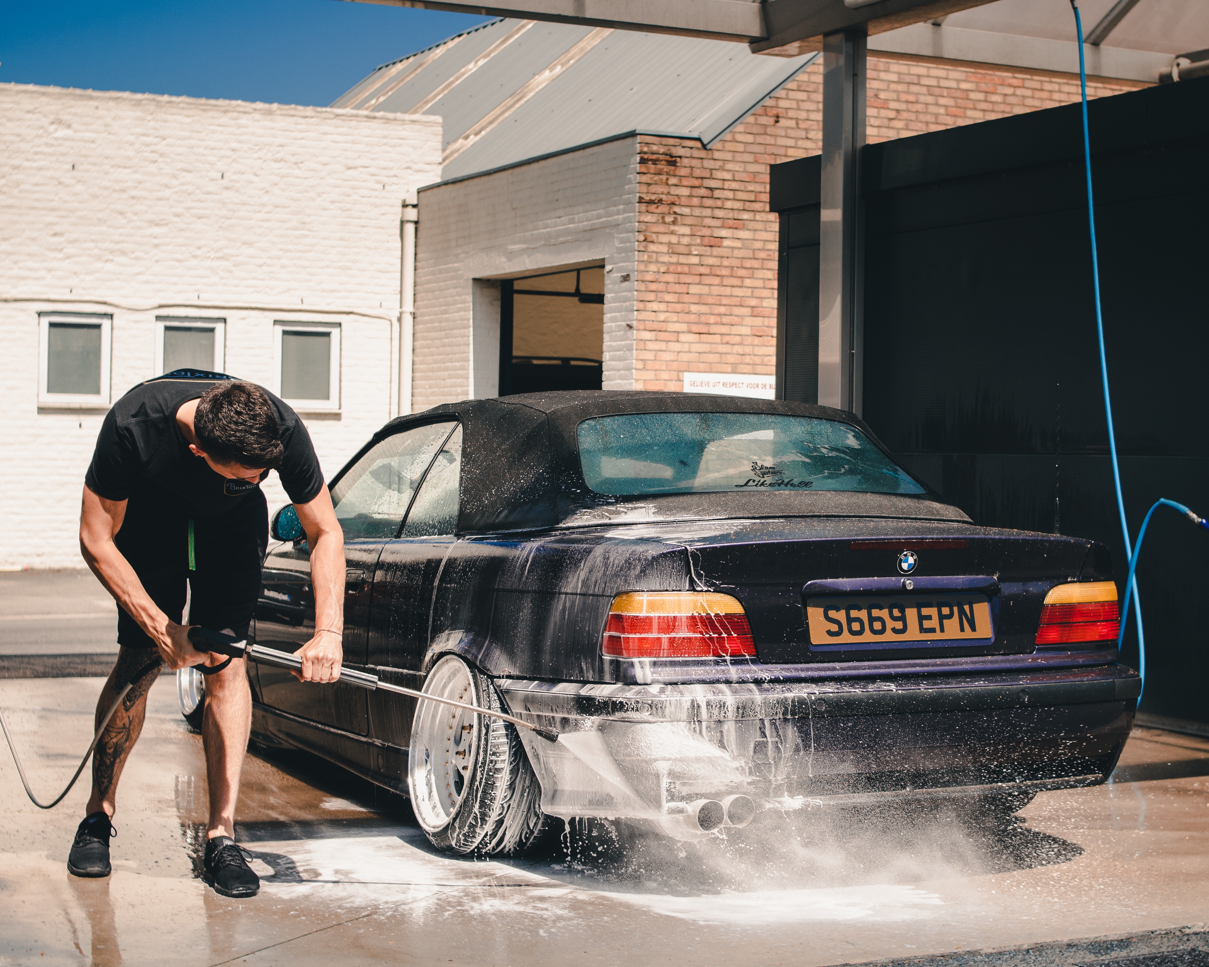 洗車はどれくらいの頻度でするべき 適切な頻度や注意点を徹底解説 カーコンビニ倶楽部