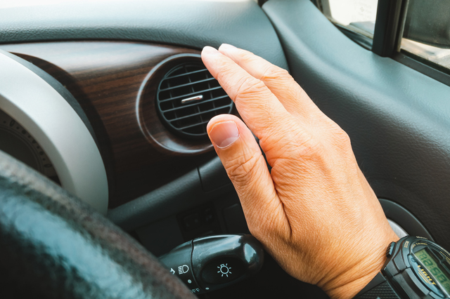 車のエアコンが効かない 故障の原因や修理方法 費用の相場など解説 カーコンビニ倶楽部