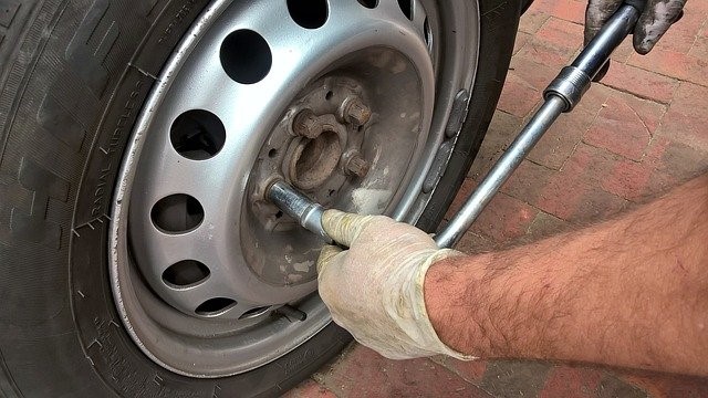 ローテーションでタイヤ交換時期を延ばせる タイヤローテーションの重要性とは カーコンビニ倶楽部 ローテーションでタイヤ交換時期を延ばせる タイヤローテーションの重要性とは カーコンビニ倶楽部