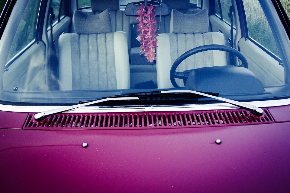 車のエアコンが臭い エアコンの効果的な消臭方法とは カーコンビニ倶楽部