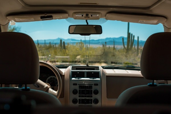 車の消臭は炭で対応できない 臭いの根本を解決する効果的な方法とは カーコンビニ倶楽部