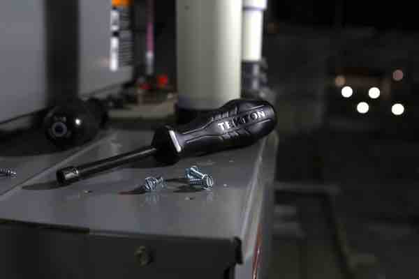 車のエンジン修理に保証や保険が使える エンジン修理にかかる費用をご紹介 カーコンビニ倶楽部