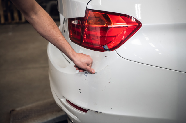 車のバンパーをぶつけたら修理 交換 費用の相場やdiy方法など解説 カーコンビニ倶楽部