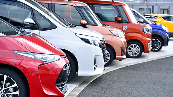 中古車販売:プロの目線で「安心の中古車」を厳選