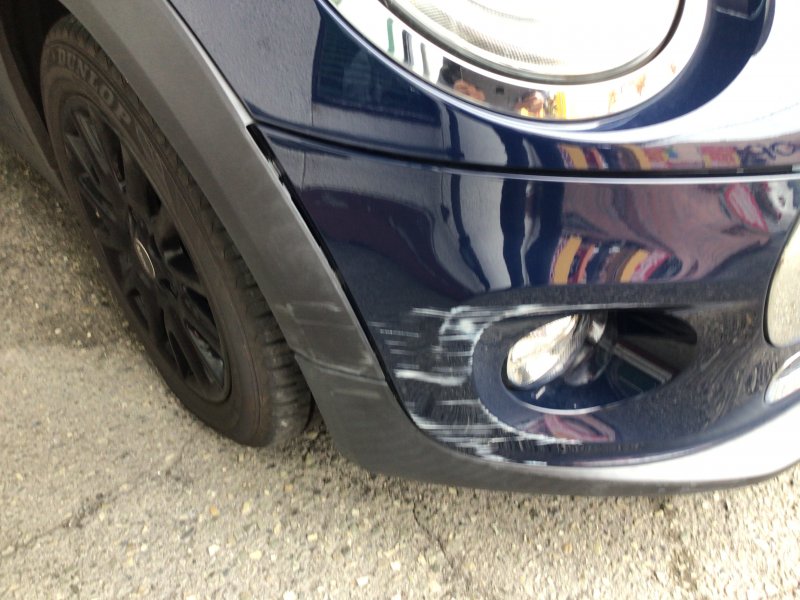 奈良市 学園前 ミニクーパー フロントバンパー擦り傷 カーコンビニ倶楽部 スーパーショップ 奈良押熊店